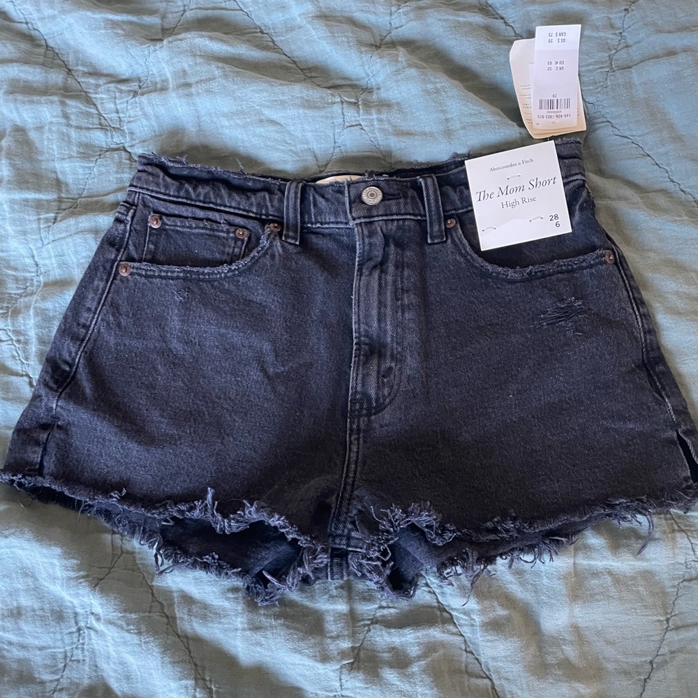 NWT Abercrombie the mom short ~ high rise. Size 28
